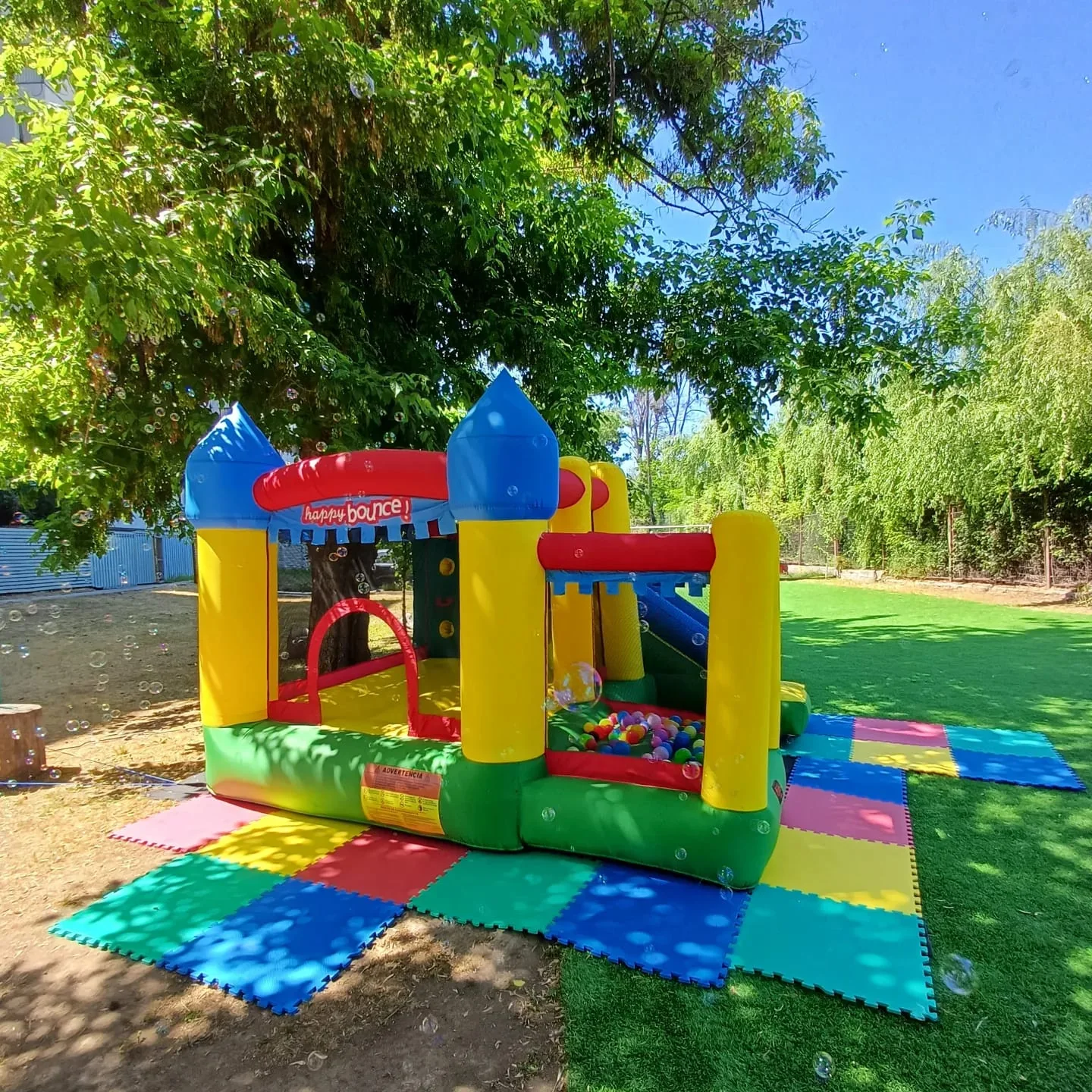 Castillo Resbalín con Piscina de Pelotas de Bombaventura